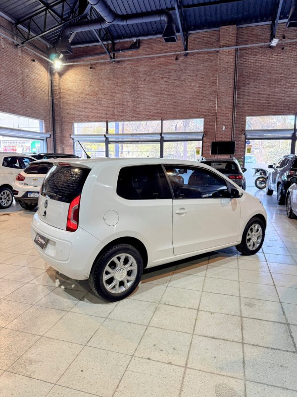 Volkswagen Up! 1.0 High Up! 75cv - Imagen 4