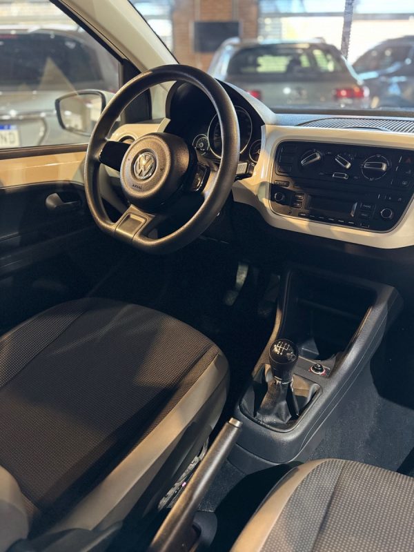 Volkswagen Up! 1.0 High Up! 75cv - Imagen 11