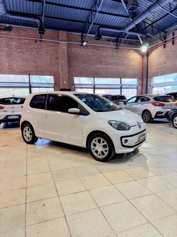Volkswagen Up! 1.0 High Up! 75cv - Imagen 12