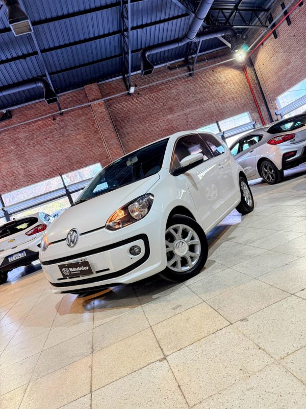 Volkswagen Up! 1.0 High Up! 75cv - Imagen 9