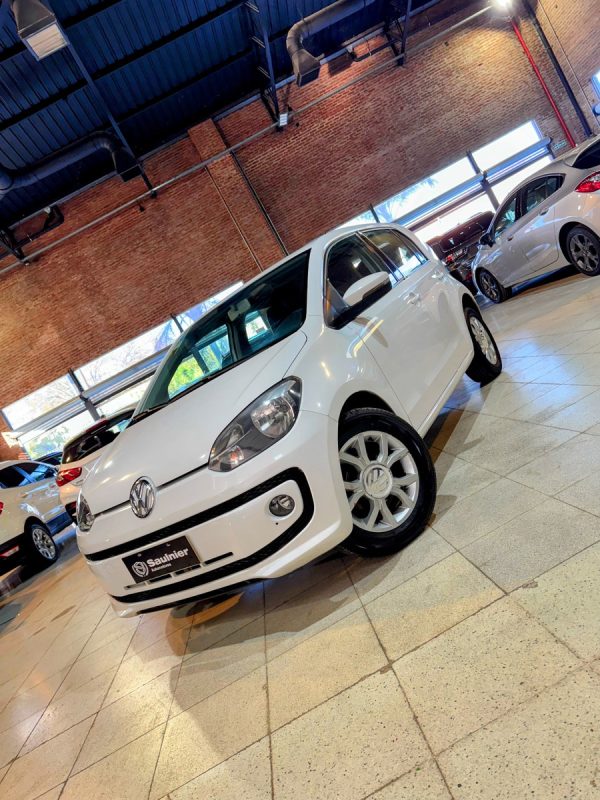 Volkswagen Up! 1.0 High Up! 75cv - Imagen 4