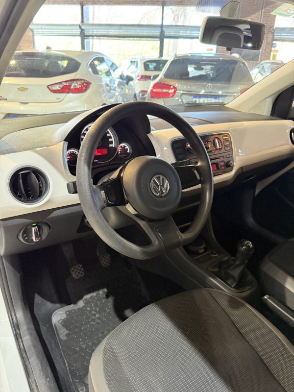 Volkswagen Up! 1.0 High Up! 75cv - Imagen 7