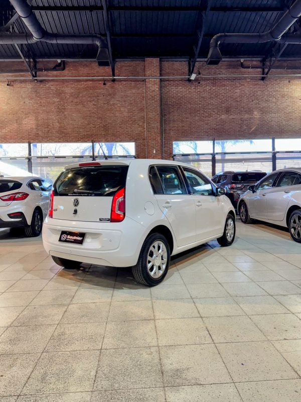 Volkswagen Up! 1.0 High Up! 75cv - Imagen 9