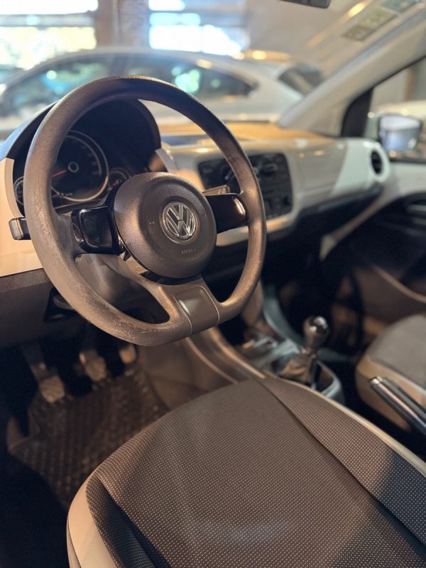 Volkswagen Up! 1.0 High Up! 75cv - Imagen 14