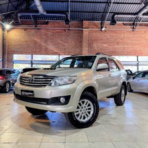 Toyota Hilux Sw4 3.0 Srv Cuero I 171cv 4x4