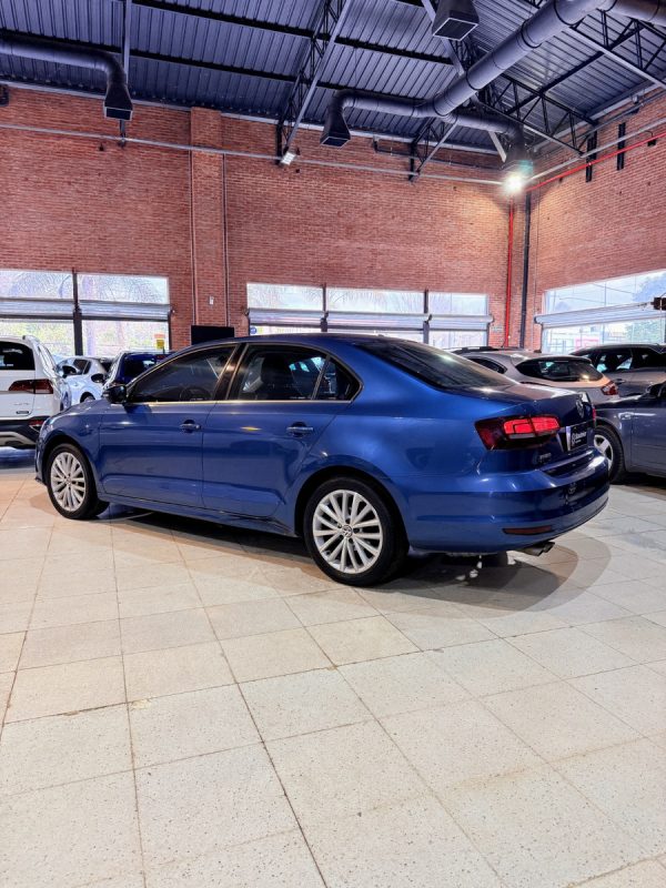 Volkswagen Vento 1.4 Highline 150cv At - Imagen 7