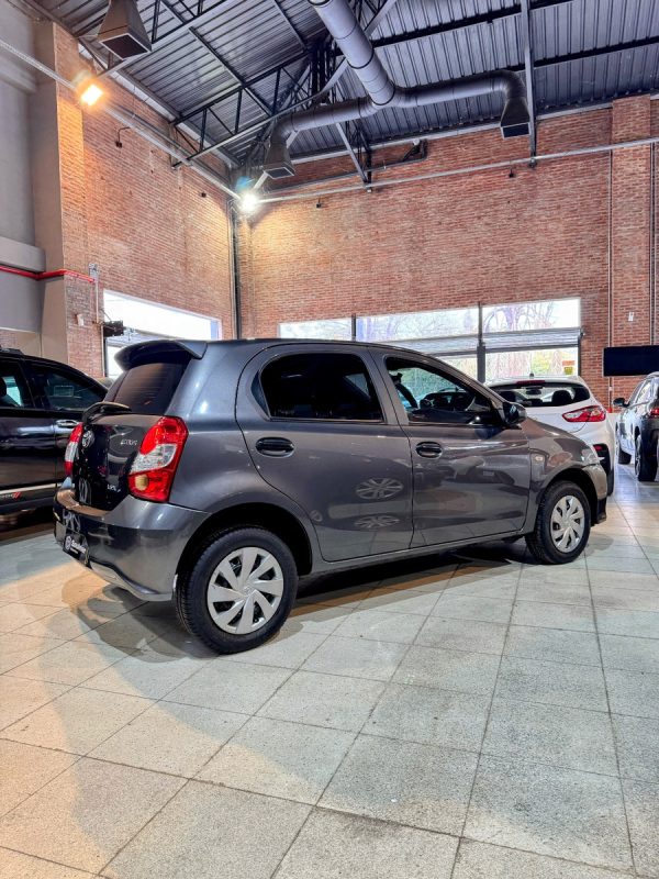 Toyota Etios 1.5 X 6mt My19 - Imagen 8