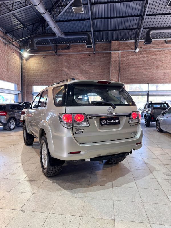 Toyota Hilux Sw4 3.0 Srv Cuero I 171cv 4x4 - Imagen 6