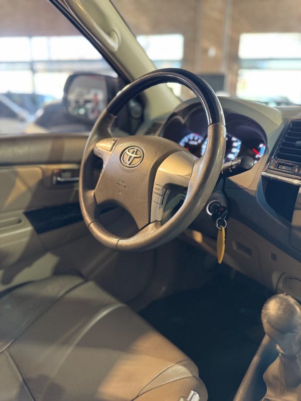 Toyota Hilux Sw4 3.0 Srv Cuero I 171cv 4x4 - Imagen 10