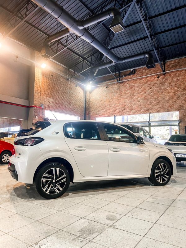 Peugeot 208 1.6 Road Trip - Imagen 2