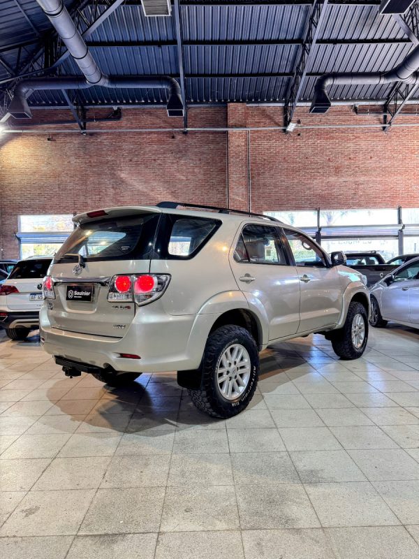 Toyota Hilux Sw4 3.0 Srv Cuero I 171cv 4x4 - Imagen 8