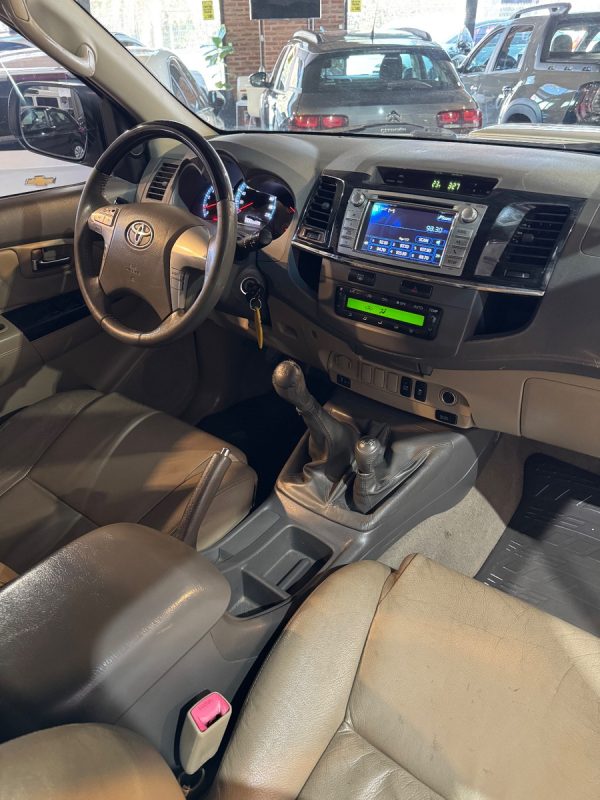 Toyota Hilux Sw4 3.0 Srv Cuero I 171cv 4x4 - Imagen 9
