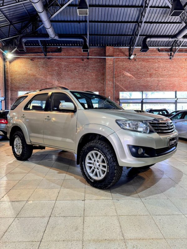 Toyota Hilux Sw4 3.0 Srv Cuero I 171cv 4x4 - Imagen 5